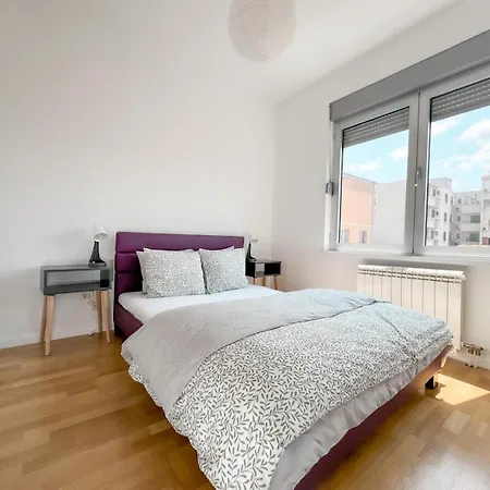 Sunny Center Apartment